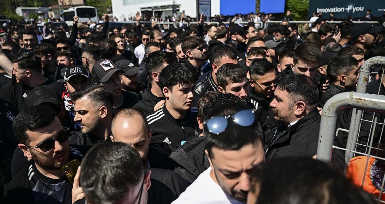 Beşiktaşlı taraftarlar, Ülker Stadı’na hareket etti
