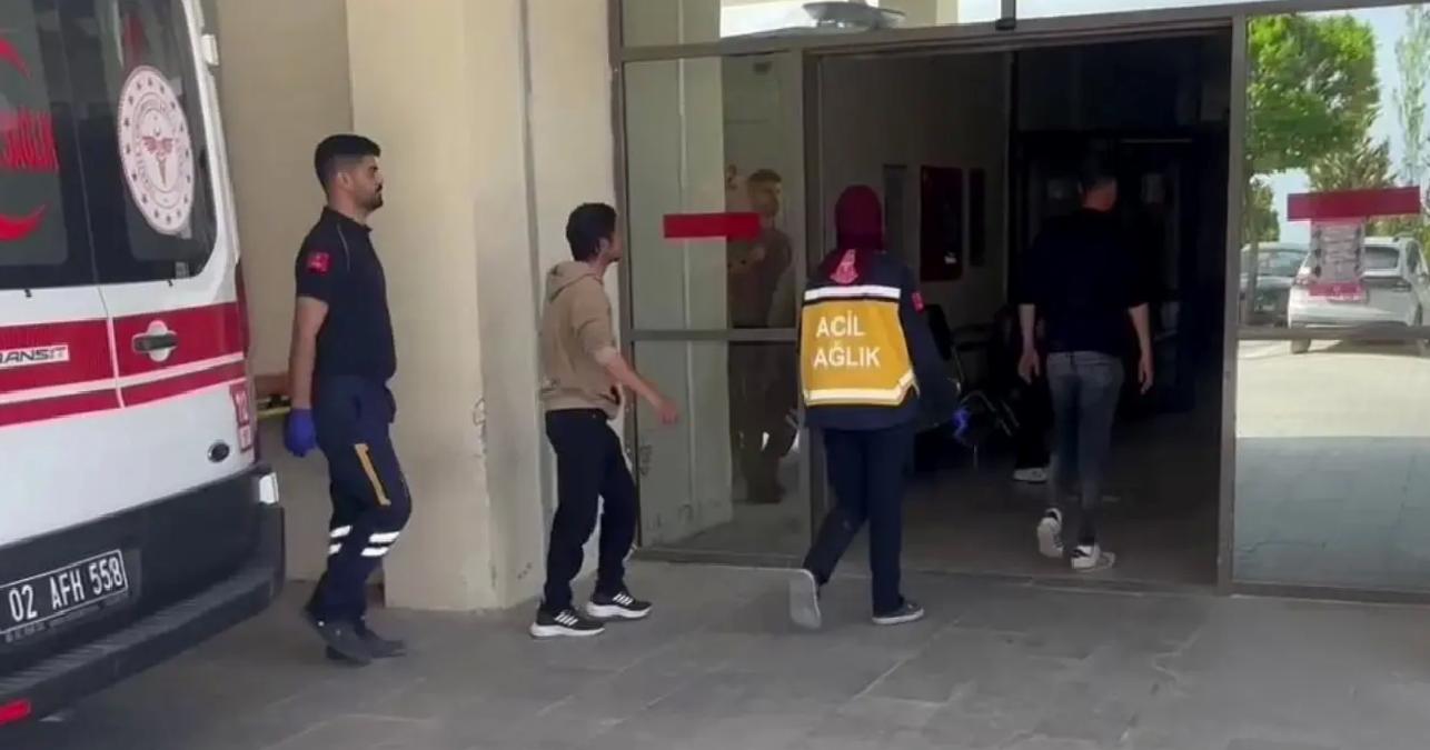 Besni’de Bıçaklı Kavga: 3 Yaralı