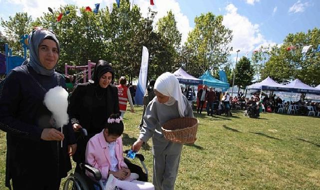 Beyaz Kalpler öğrencilerinden örnek davranış