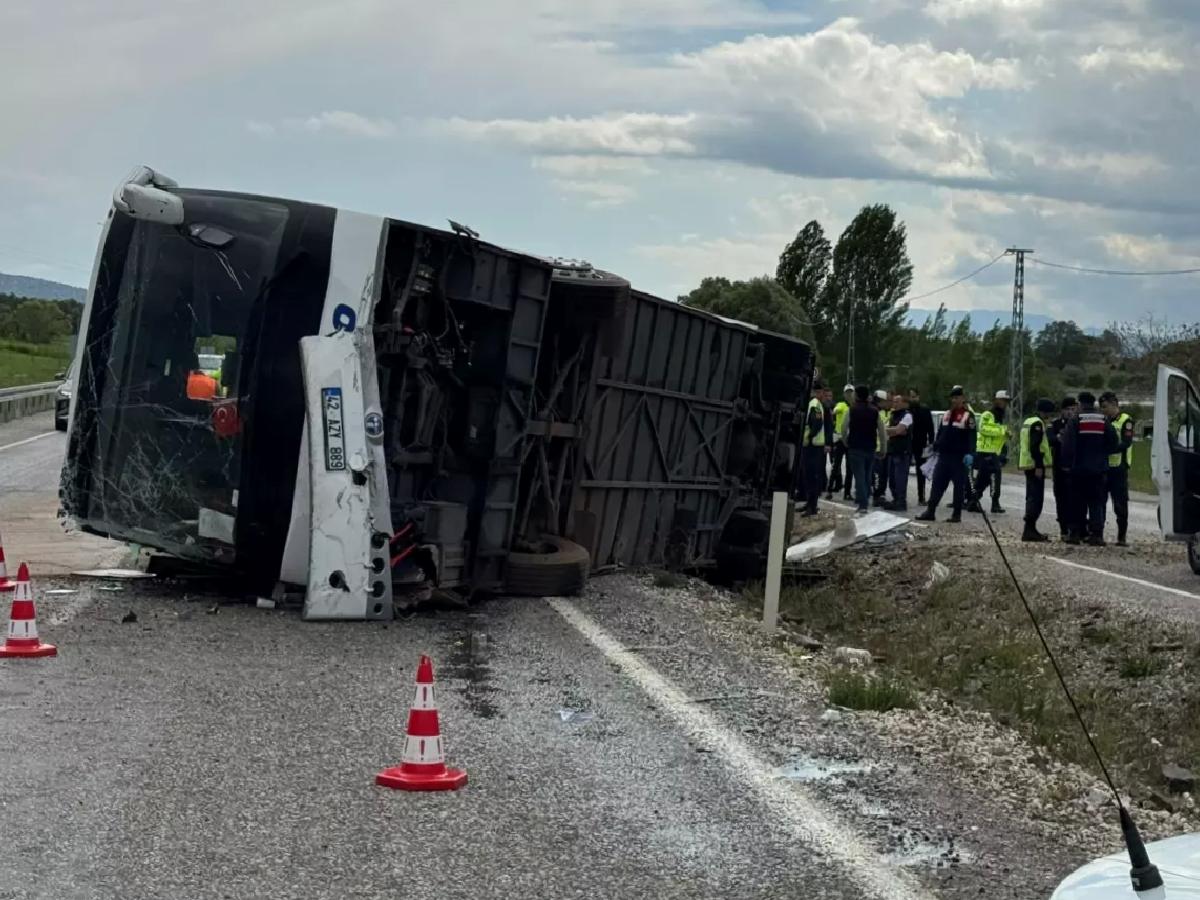 Beyşehir’de Otobüs Devrildi: 14 Yaralı