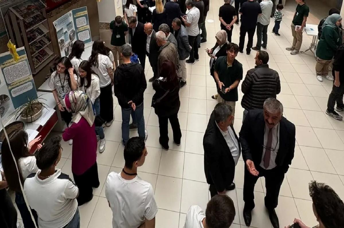 Beyşehir’de TÜBİTAK 4006 Bilim Fuarı Açıldı