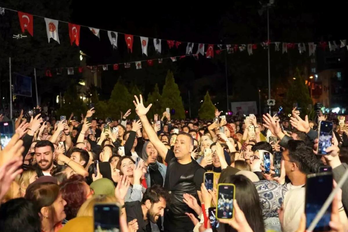 Bilecik’te 19 Mayıs Coşkusu: Haluk Levent Konseriyle Kutlandı