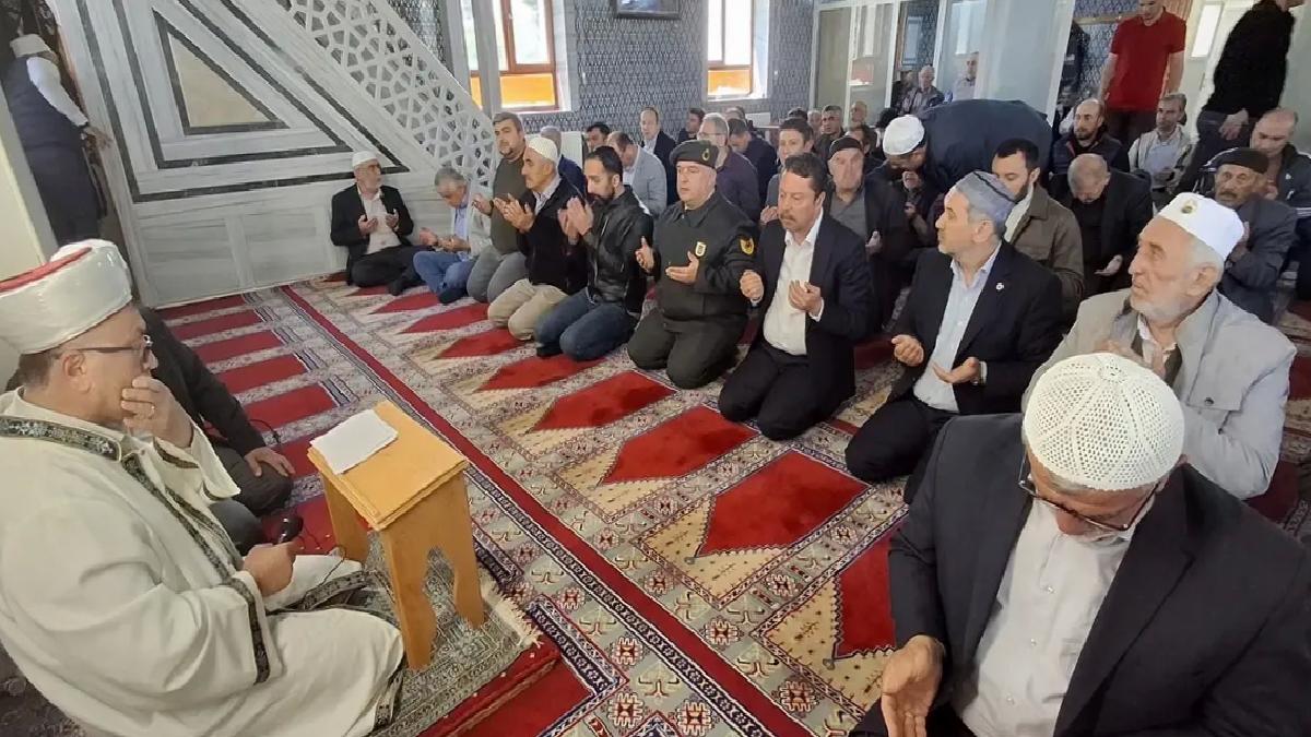 Bilge köyü katliamında hayatını kaybeden imam Hacı Kazım Ozan için mevlit okutuldu