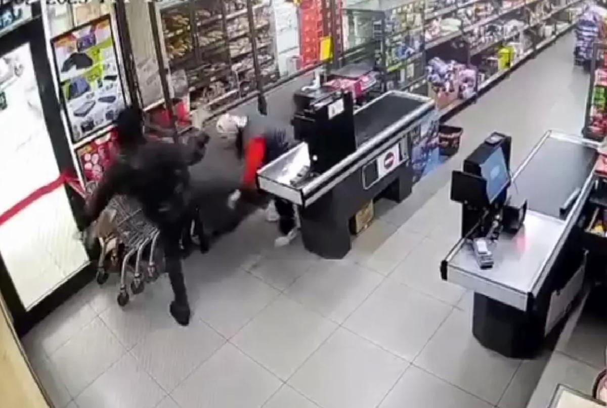 BİM’de Kadın Kasiyere Darp