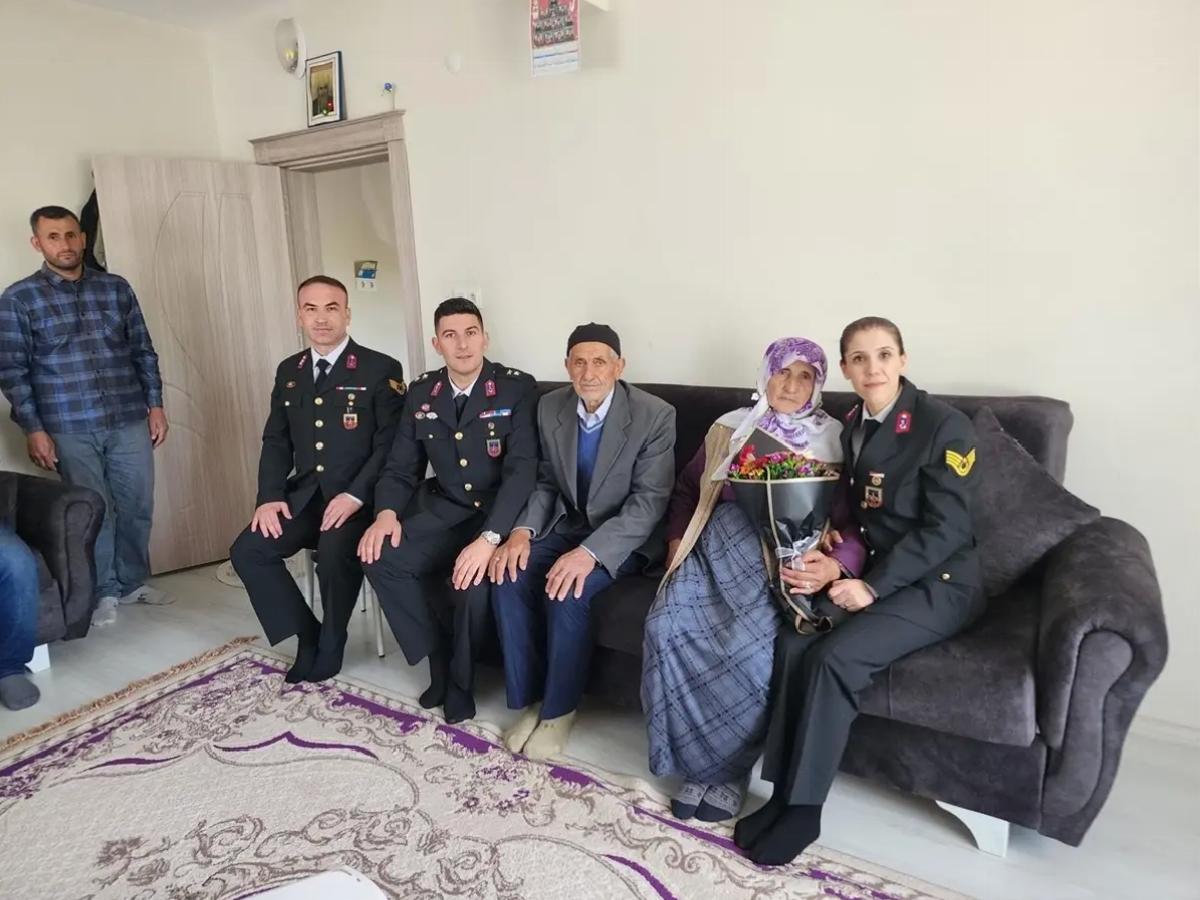 Bitlis’te jandarma ekiplerinden şehit annelerine ziyaret
