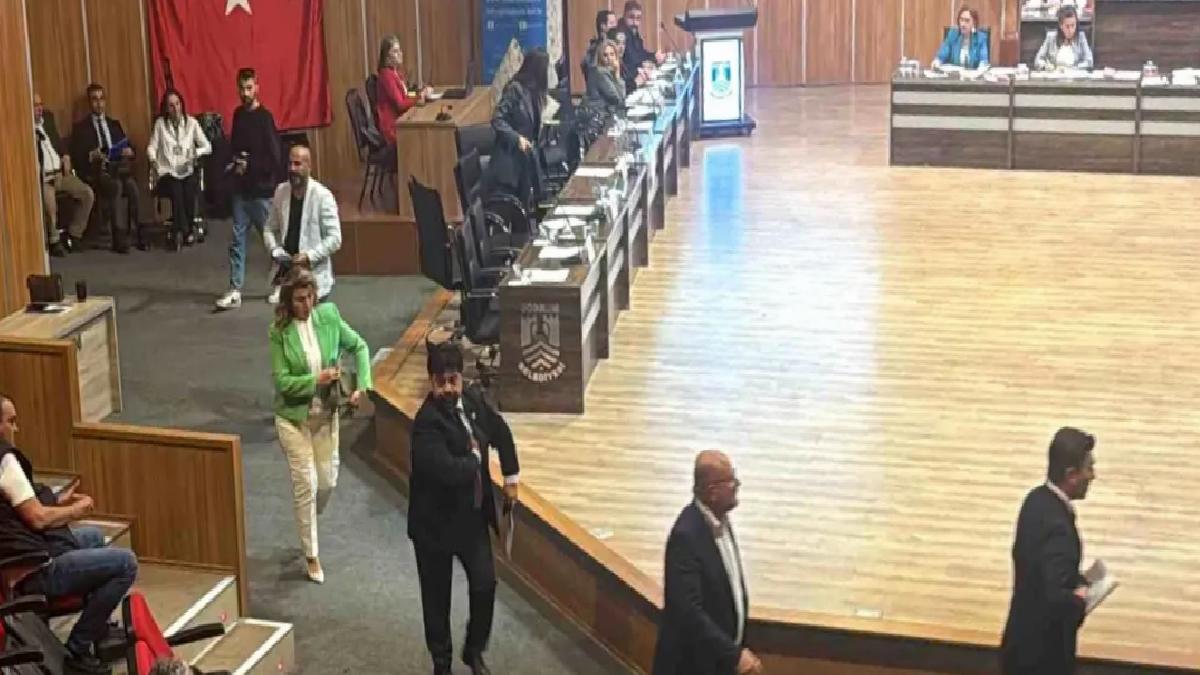Bodrum Belediyesi Meclis Toplantısında Tartışma ve Protesto