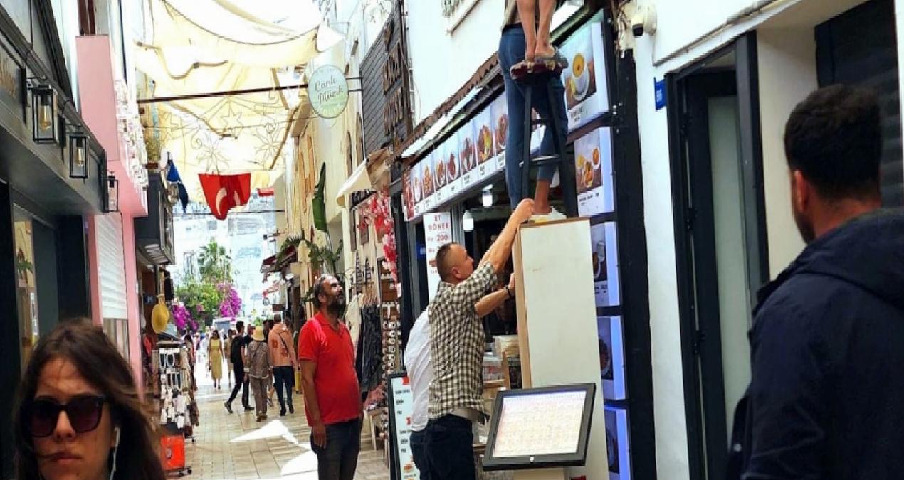 Bodrum usulü tabela asma, yüreklerin ağıza geldiği an!