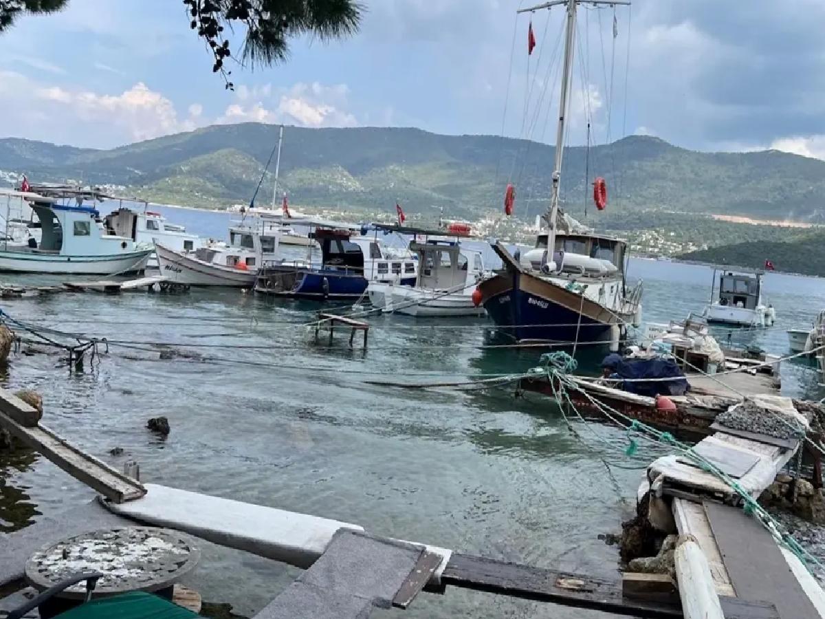 Bodrum’da Yasa Dışı Tonozlar ve Terk Edilmiş Tekneler Kaldırıldı