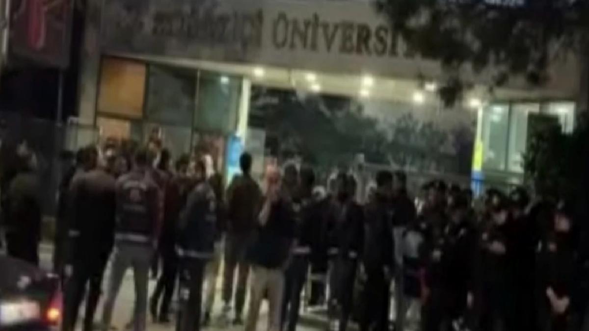 Boğaziçi gösterilerinde 6 kişi hakkında tutuklama kararı
