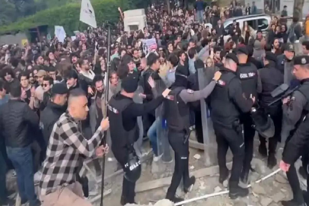 Boğaziçi Üniversitesi’nde göstericiler polise saldırdı: 13 polis yaralandı, 97 gözaltı