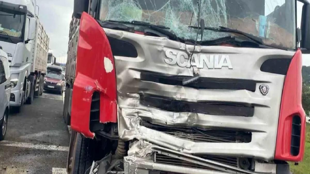 Bolu’da Tır-Kamyonet Kazası: 1 Yaralı