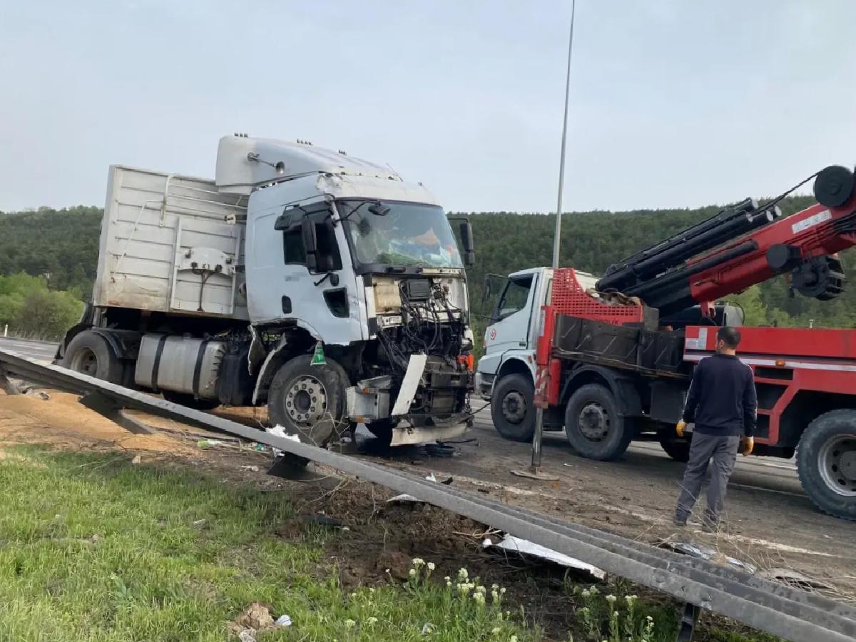 Bolu’da TIR Kazası: Şoför Yaralandı