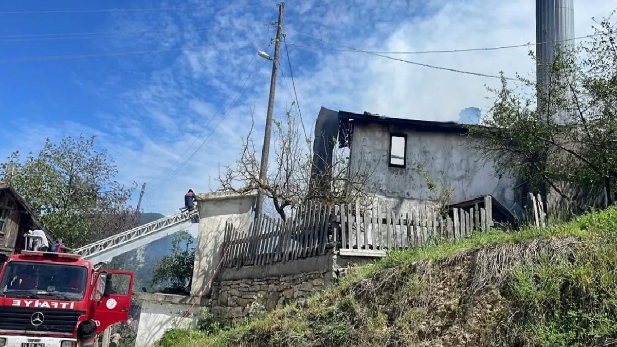 Bolu’da Yangın: Cami ve Ev Kullanılamaz Hale Geldi