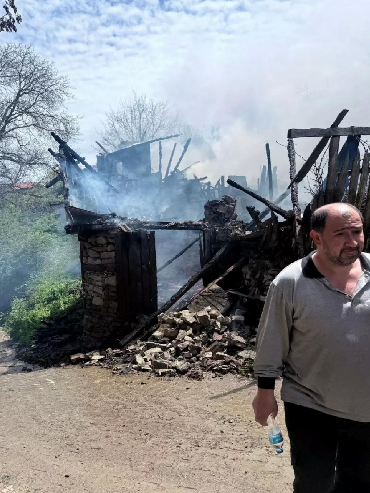 Bolu’da Yangın: Cami ve Evler Kullanılamaz Hale Geldi