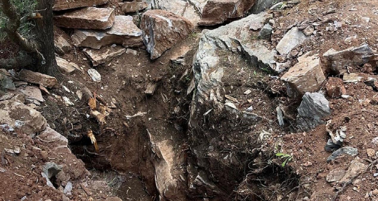 Bu da oldu! Eski vali ile emekli albay define ararken yakalandı