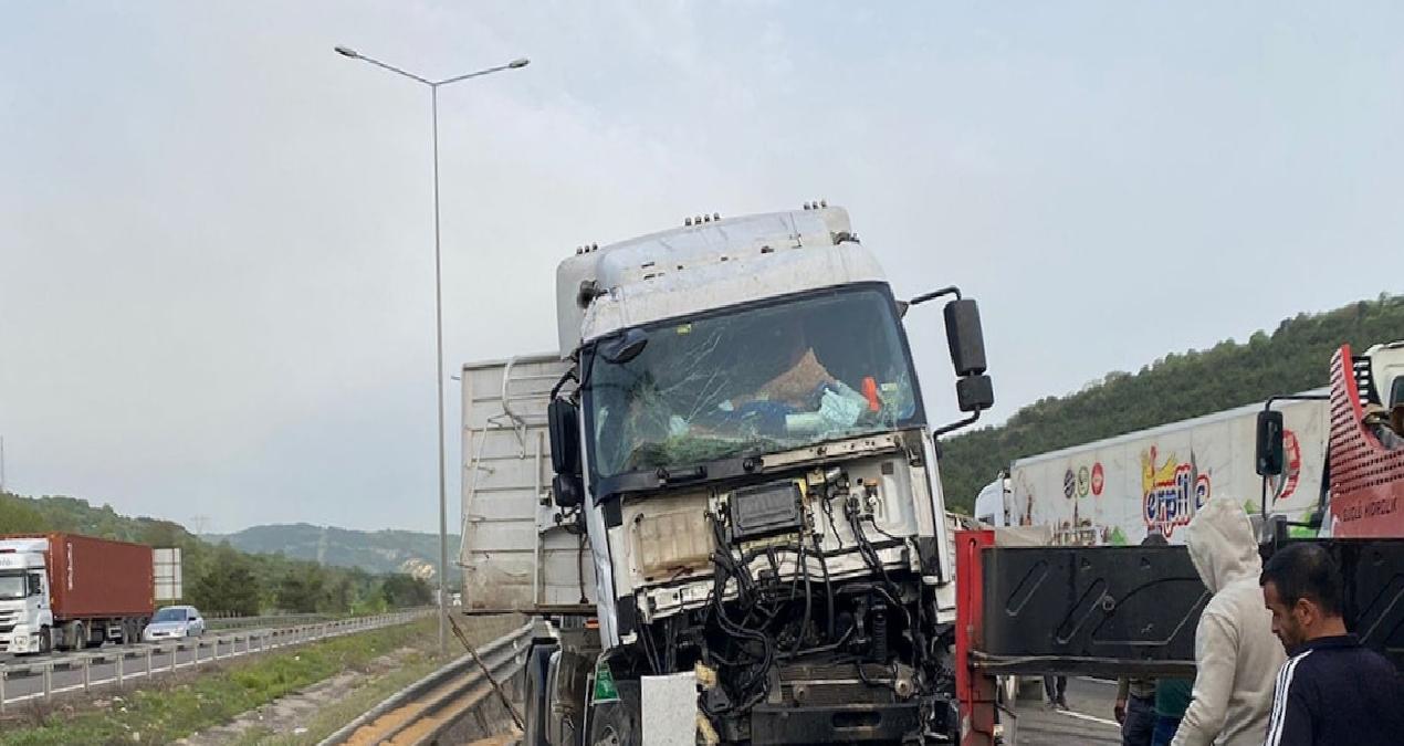 Buğday yüklü TIR devrildi: 1 yaralı