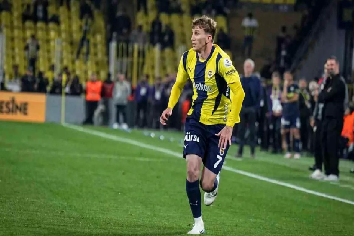Burak Kapacak, Fenerbahçe’de İlk Kez Sahada