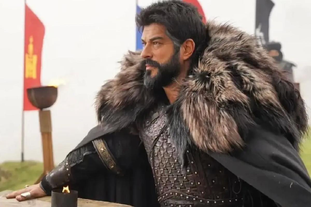Burak Özçivit aşka geldi! Fahriye Evcen ile romantik paylaşım