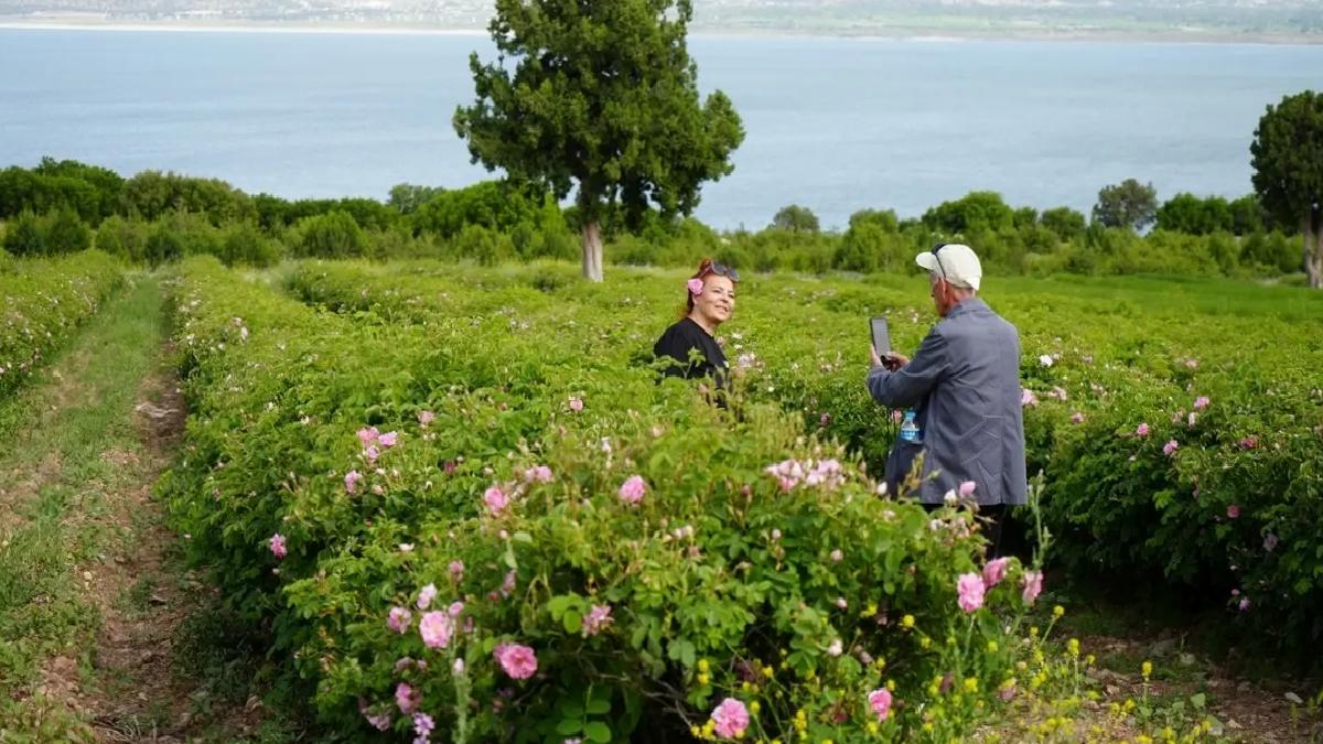 Burdur’da Gül Hasadı Turizmi Canlandırıyor