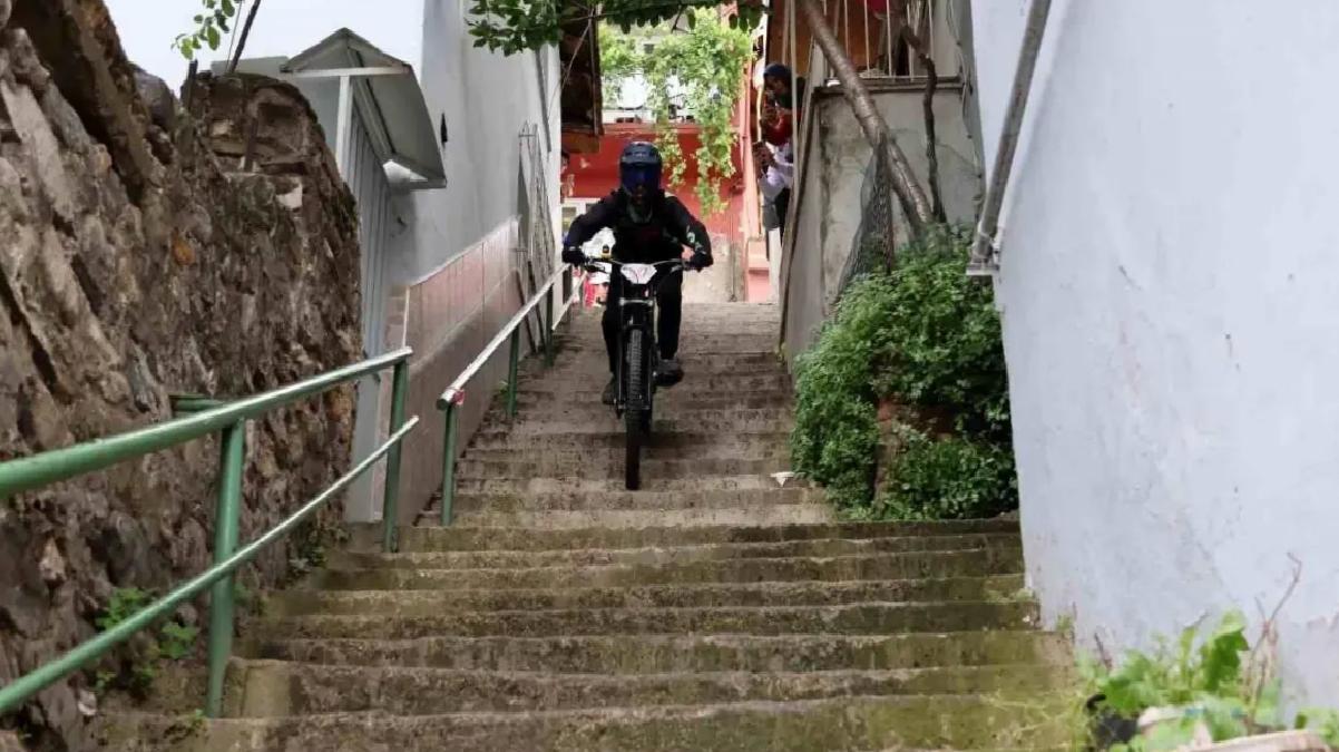 Bursa’da İlk Urban Downhill Yarışı Nefes Kesti