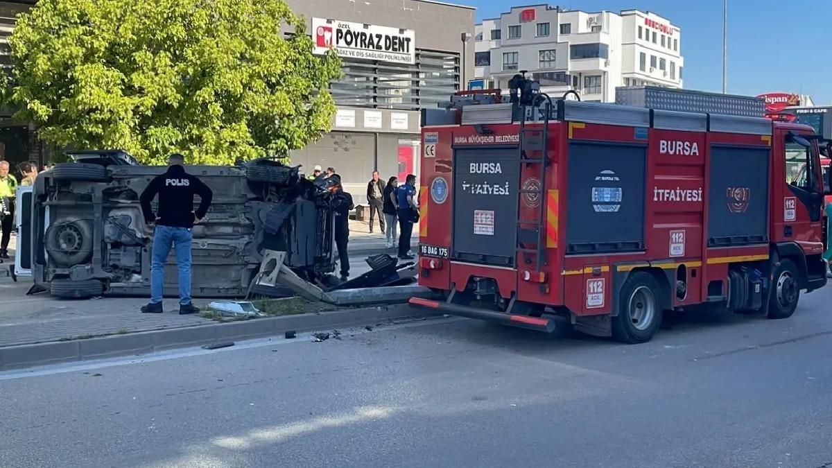 Bursa’da Polis Aracı Devrildi: 5 Yaralı