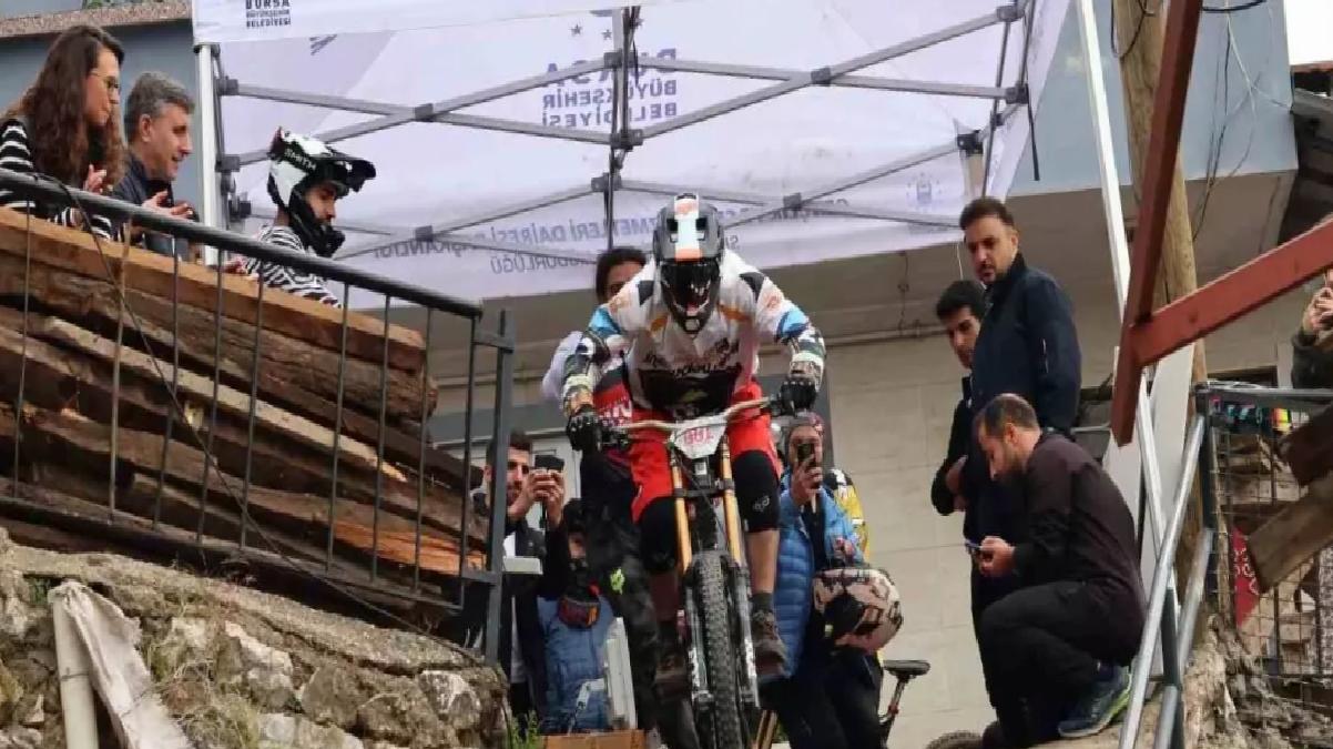 Bursa’da Türkiye’nin İlk Extrem Bisiklet Yarışı ‘Urban Downhill’ Gerçekleşti