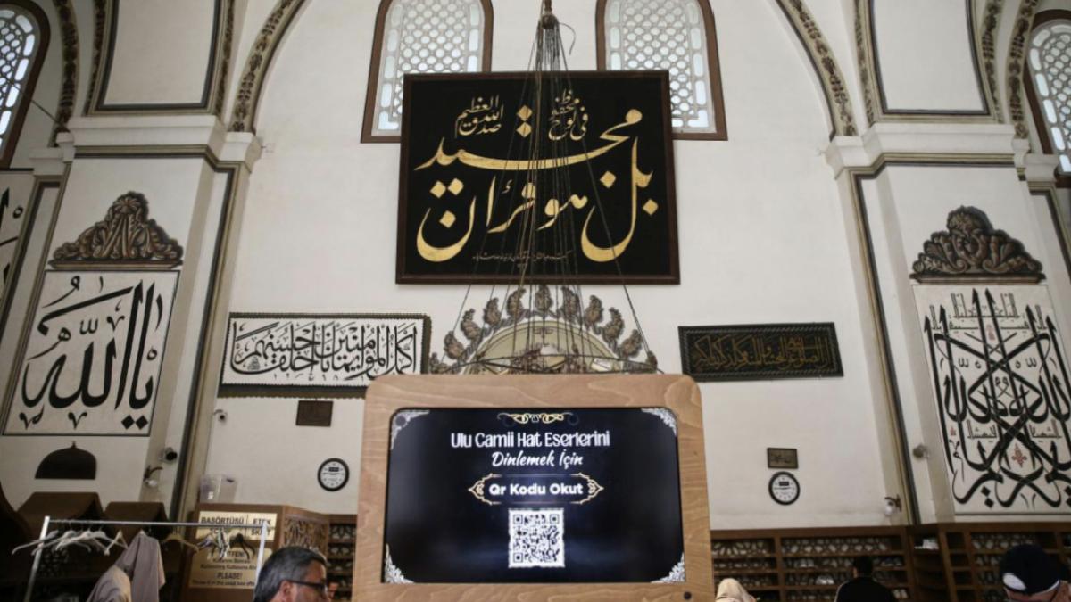 Bursa’da Ulu Cami’deki hat eserleri dijital ortama aktarıldı