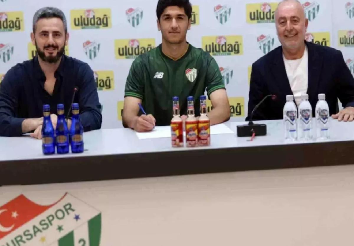 Bursaspor’dan Ensar Duman’a Profesyonel Sözleşme