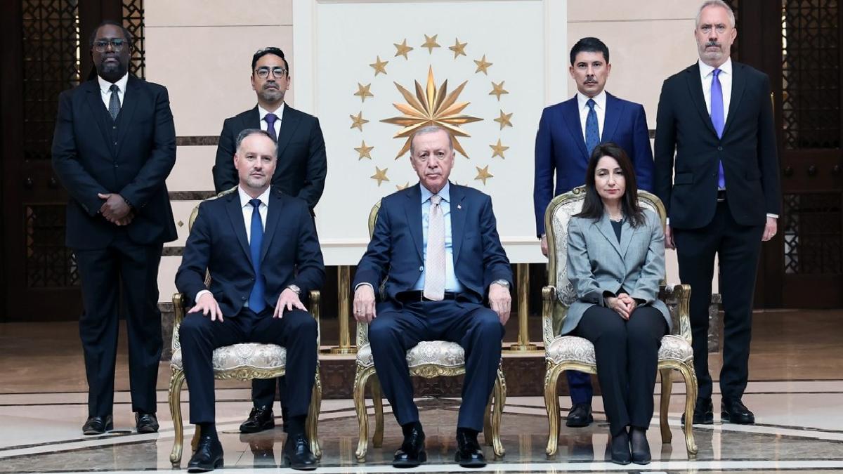 Büyükelçilerden Cumhurbaşkanı Erdoğan’a güven mektubu
