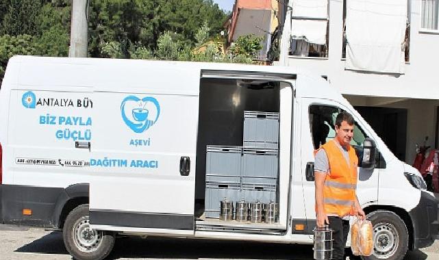 Büyükşehir Belediyesi Manavgat Aşevi ihtiyaç sahiplerinin yanında olmaya devam ediyor