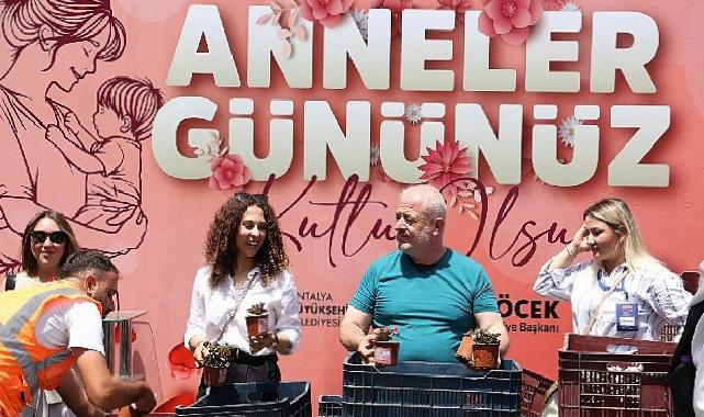 Büyükşehir’den ‘Annelere’ 25 bin çiçek