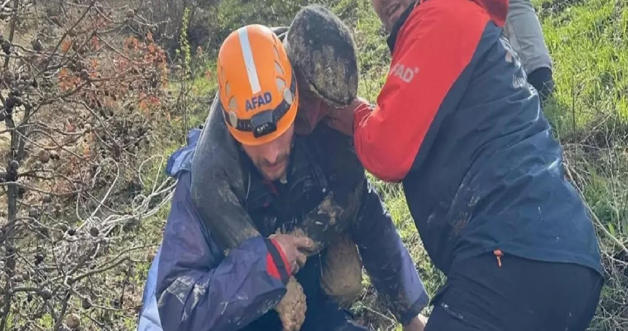 Çamura Saplanan Yaşlı Adam Kurtarıldı