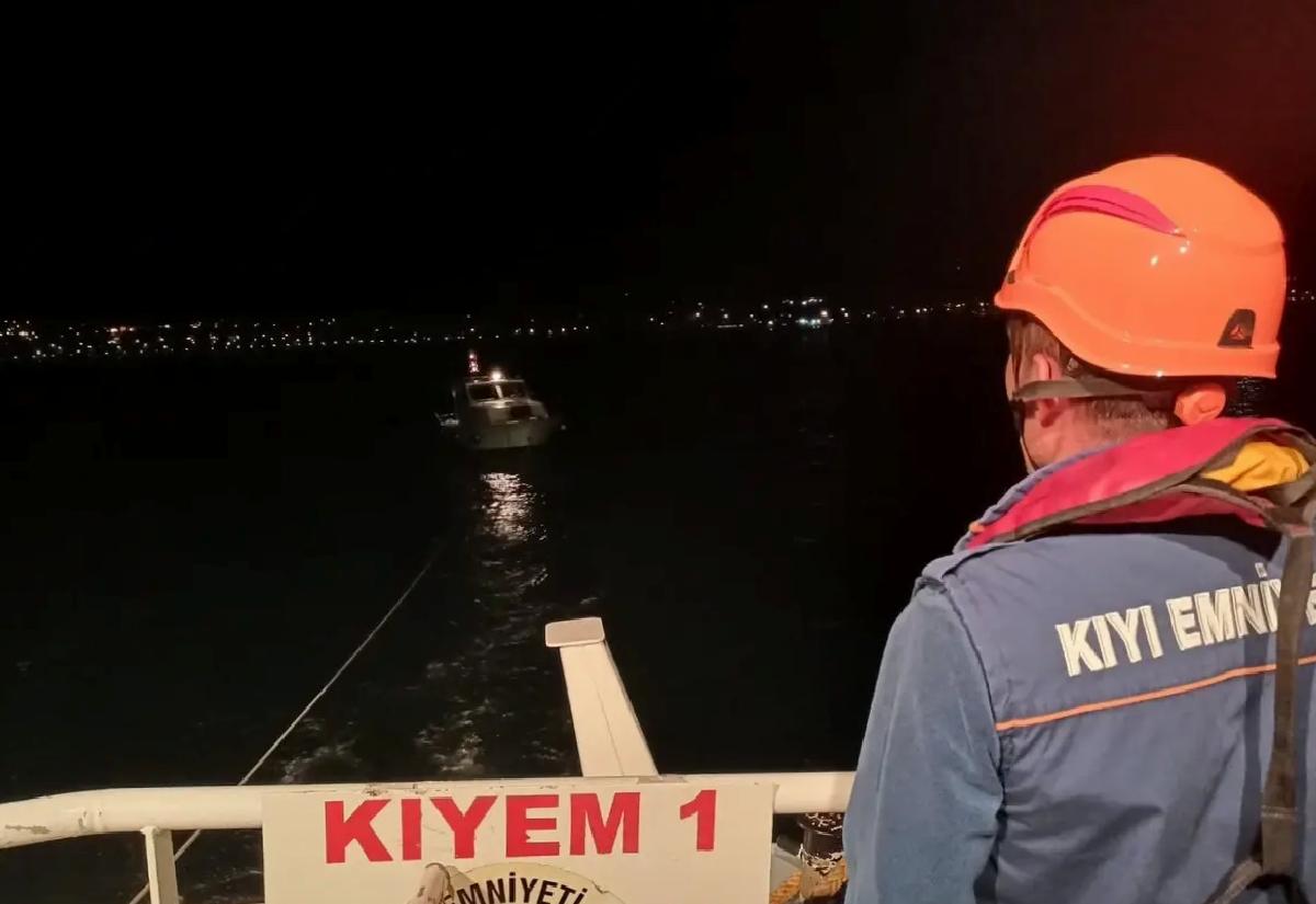 Çanakkale’de Sürüklenen Tekne Kurtarıldı