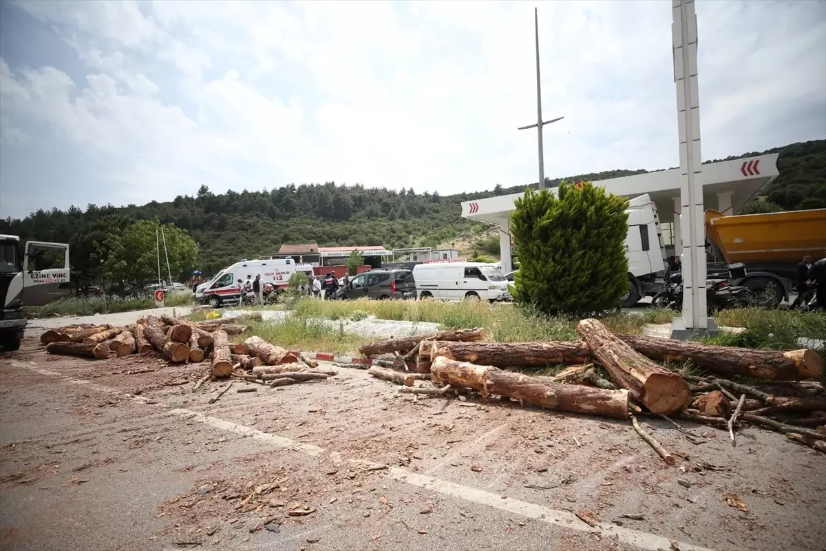Çanakkale’de Trafik Kazası: 8 Ölü, 20 Yaralı
