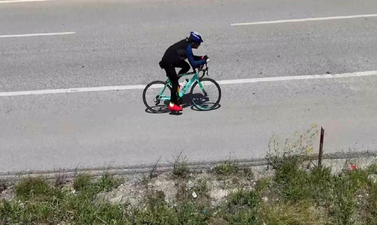 Çanakkale’den aldığı şehitlik toprağını Samsun’a ulaştırmak için pedal çeviriyor: 900 kilometreyi geride bıraktı
