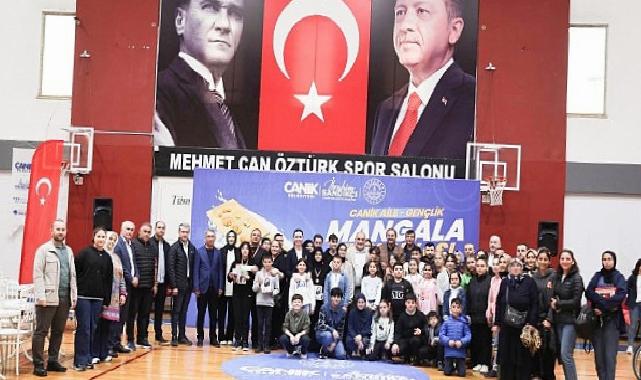 Canik Belediyesi’nin ilçede düzenlediği Canik Aile Gençlik Mangala Turnuvası büyük heyecana sahne oldu.