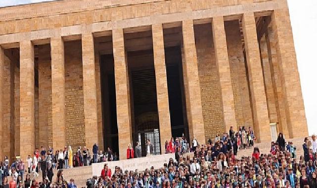 Çankayalı Minik Mezunlar Atasının Huzurunda