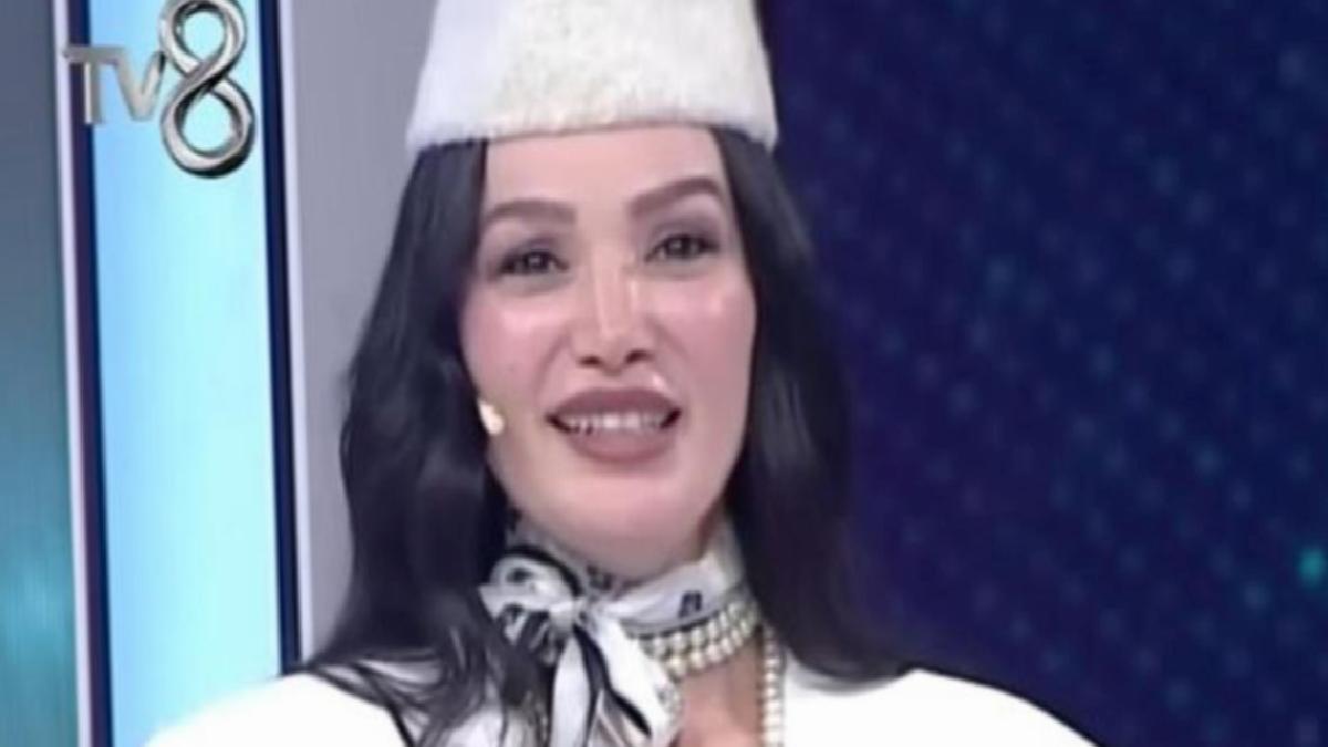 Çarkıfelek’in efsane hostesiydi! Emel Özkızıltaş fenomen yarışmaya dahil oldu