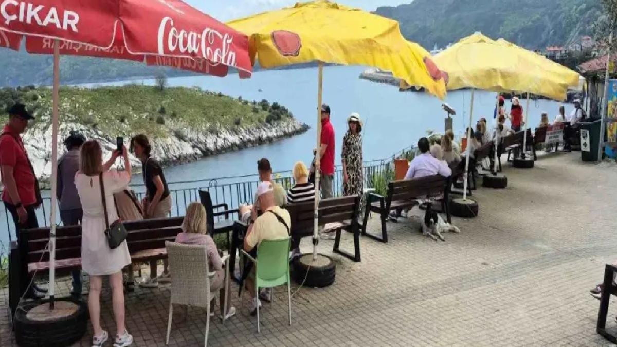 Çeşmi Cihan Amasra’ya havalar ısınmasıyla birlikte Rus akını da başladı