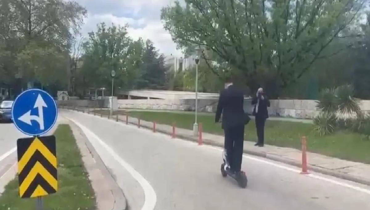 CHP’li Milletvekili Skuterle Meclis’e Geldi