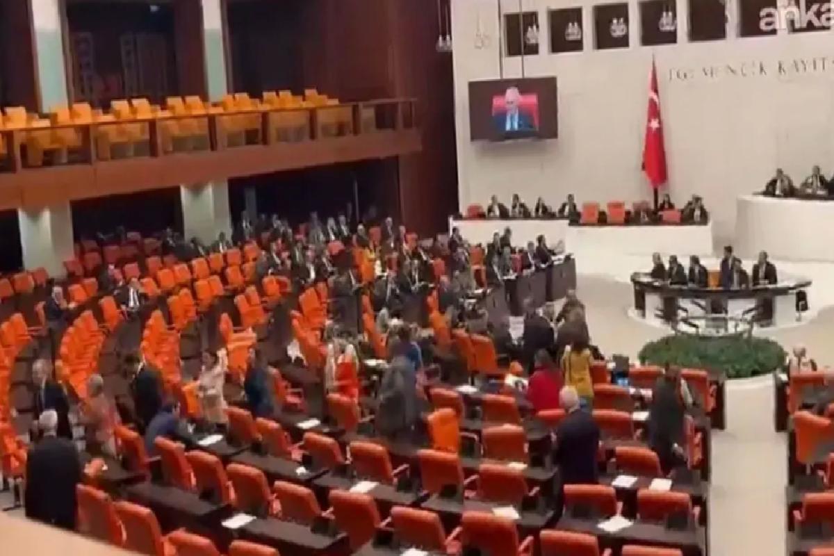 CHP’li vekiller Genel Kurulu terk etti