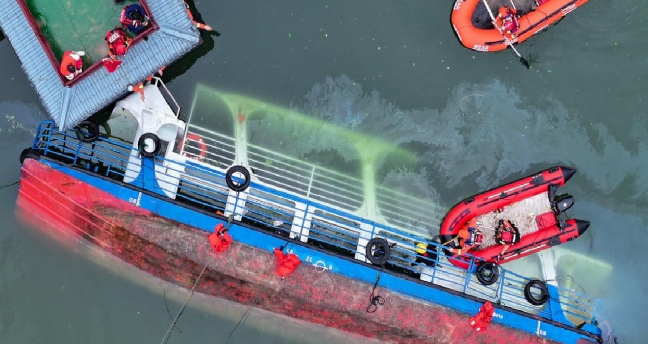 Çin’de turist teknesi alabora oldu! 9 ölü, 70 yaralı
