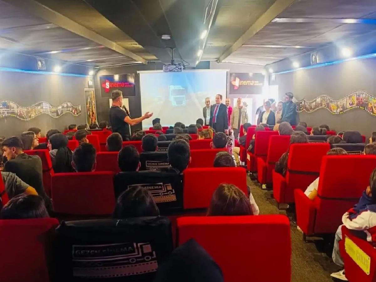 Çocuklar için Sinema Tırı Baskil’de