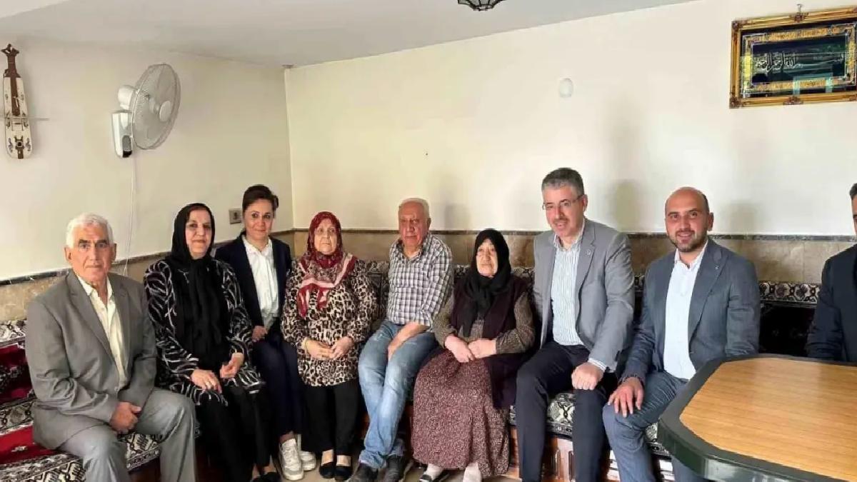 Çopuroğlu’ndan, en yaşlı AK Parti üyesine Anneler Günü sürprizi