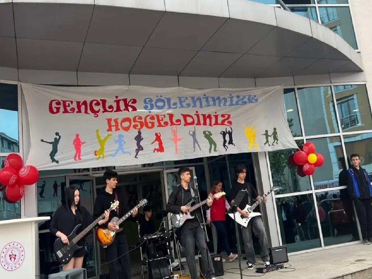 Çorlu’da Gençlik Şöleni Coşkuyla Kutlandı