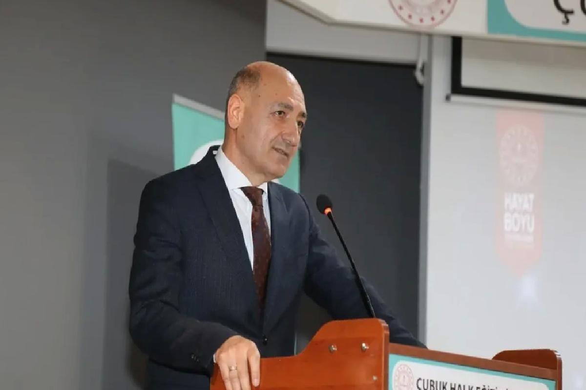 Çubuk’ta ‘Türkiye Yüzyılı’nda Anne ve Baba Olmak’ Konferansı Düzenlendi