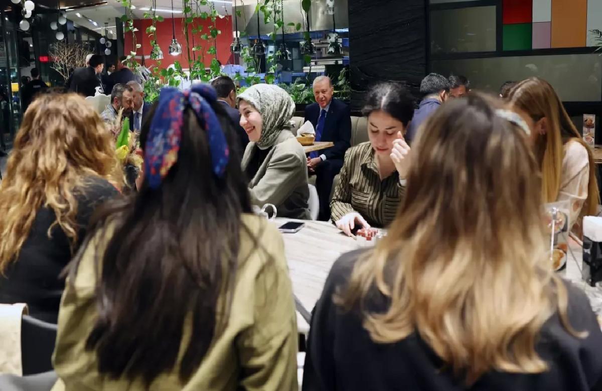 Cumhurbaşkanı Erdoğan, Ankara’da Vatandaşlarla Bir Araya Geldi