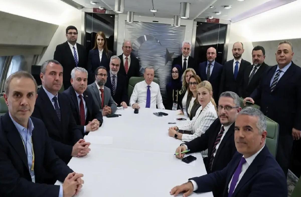 Cumhurbaşkanı Erdoğan, Arnavutluk ziyaretinin ardından uçakta gazetecilerin sorularını yanıtladı: (1)