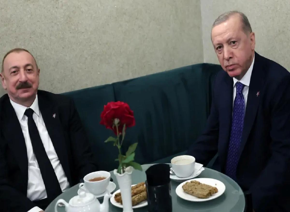 Cumhurbaşkanı Erdoğan, Azerbaycan Cumhurbaşkanı Aliyev ile bir araya geldi