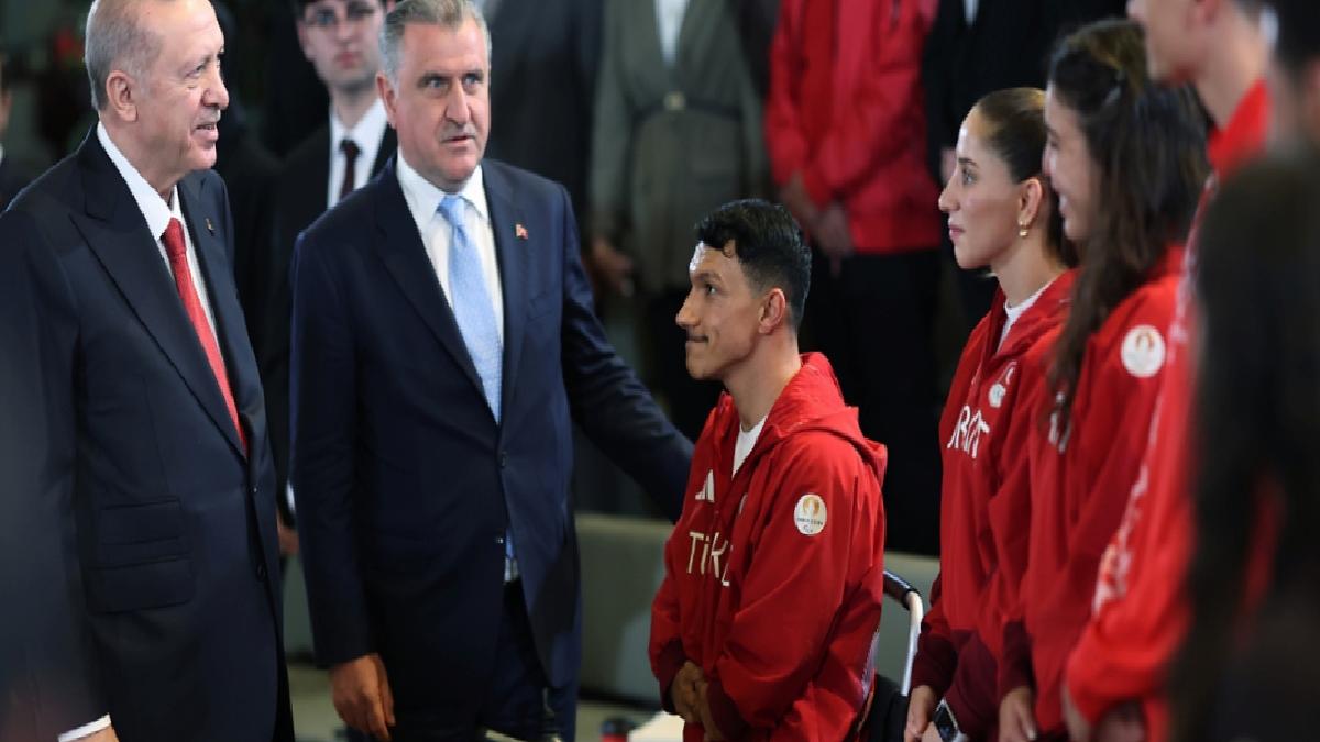 Cumhurbaşkanı Erdoğan gençler ve milli sporcularla bir araya geldi